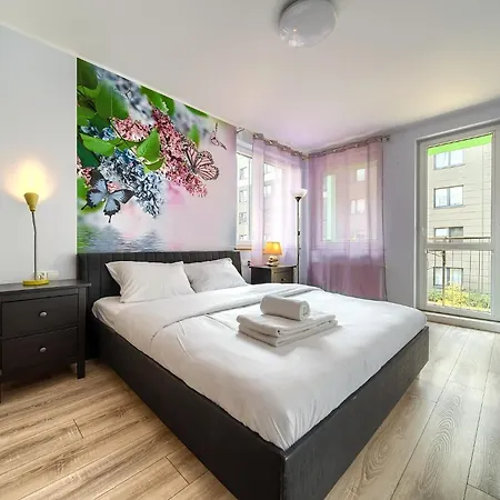 Babiego Lata Spacious