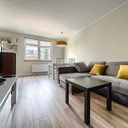 Babiego Lata Spacious Apartment