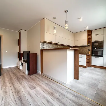 Babiego Lata Spacious *