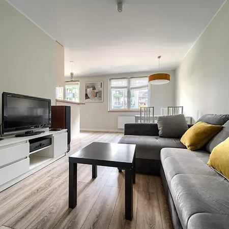 Babiego Lata Spacious