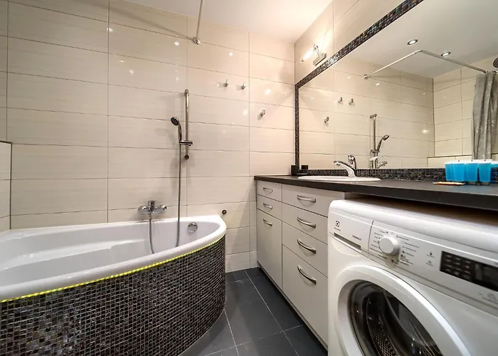 Babiego Lata Spacious *